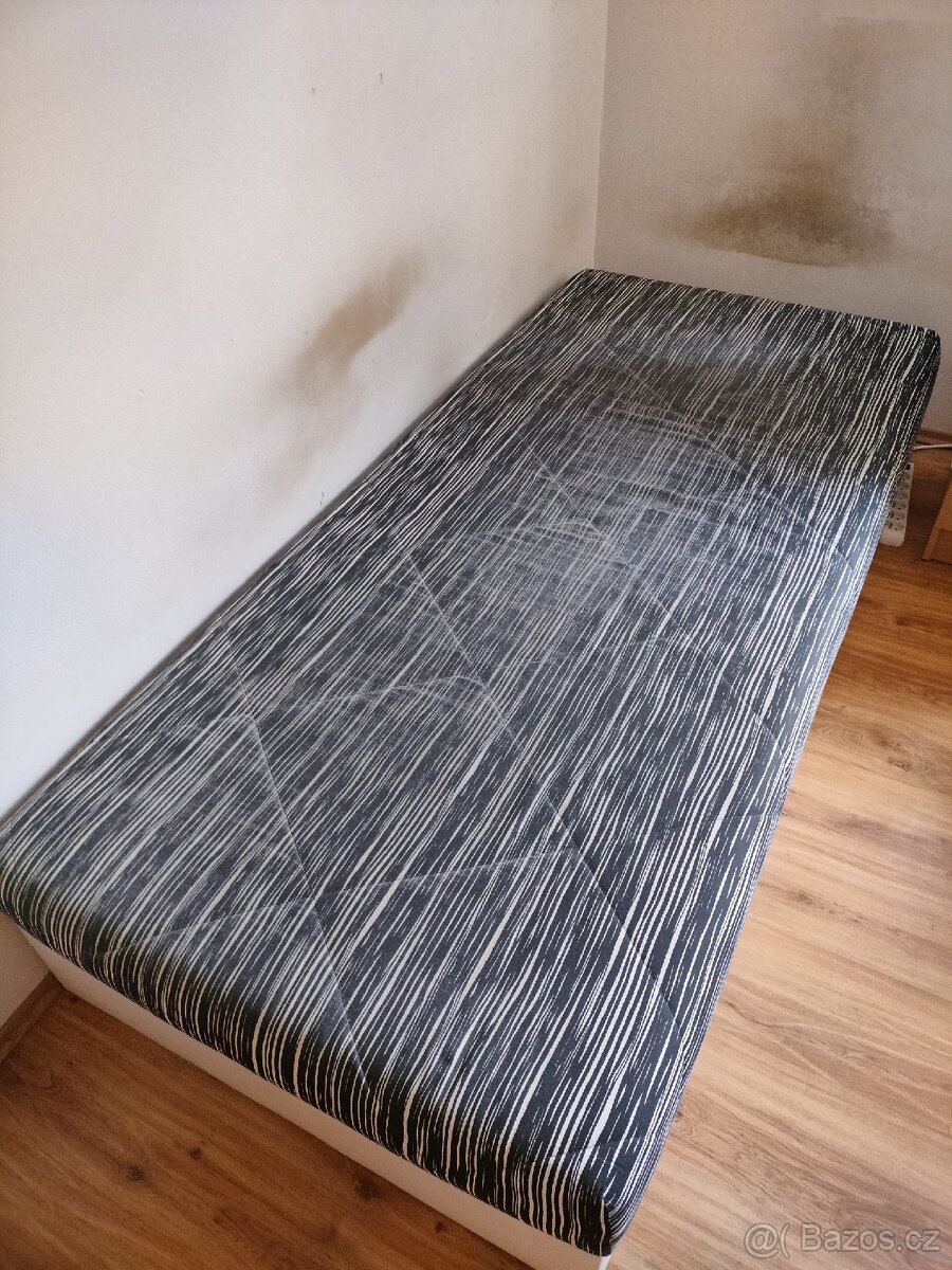 Jednolůžková postel