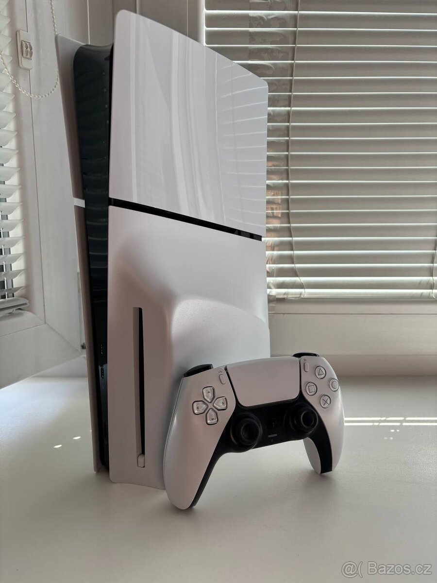 PS5 SLIM MECHANIKA V ZÁRUCE 12/27 + 2 OVLADAČE
