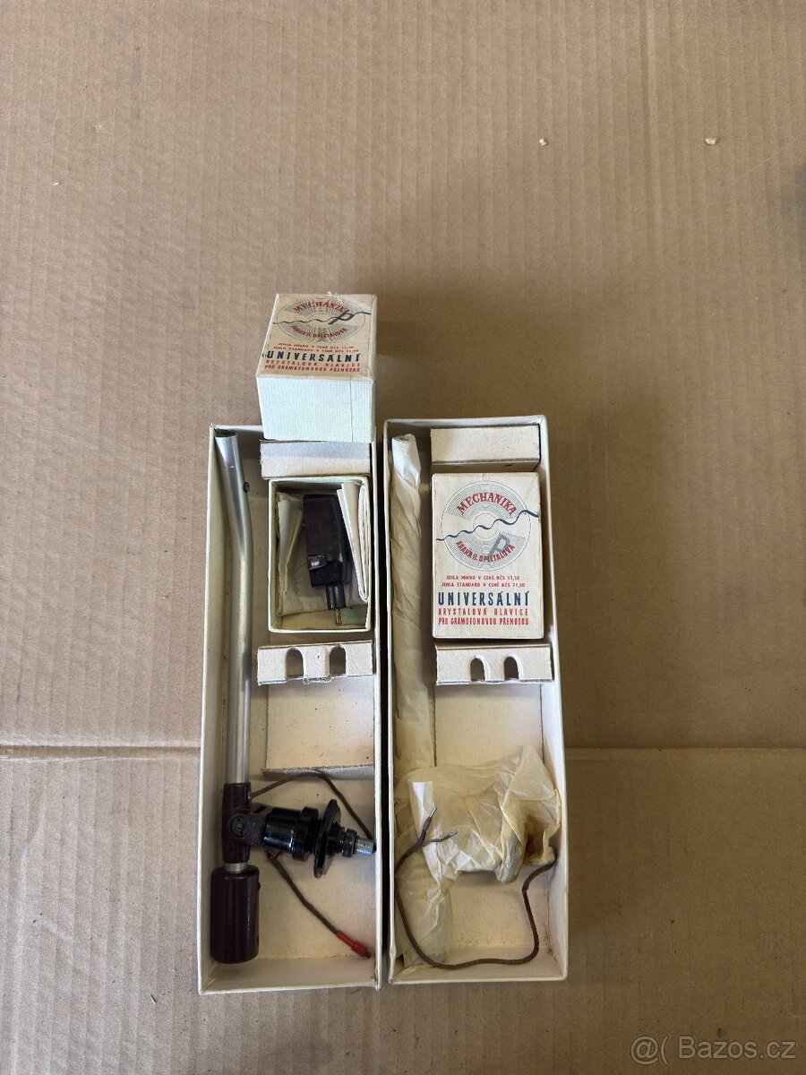 Gramofonové ramínka.