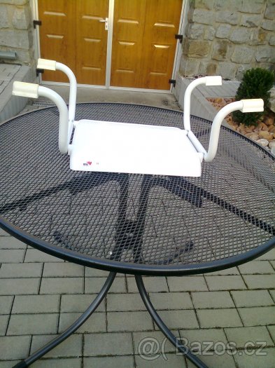 Prodám police,garnýž,zdravotní sedačky do (na) vany