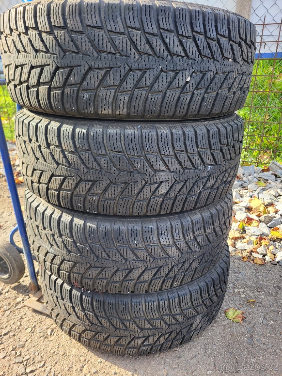 235 65 16C Nokian Snowproof