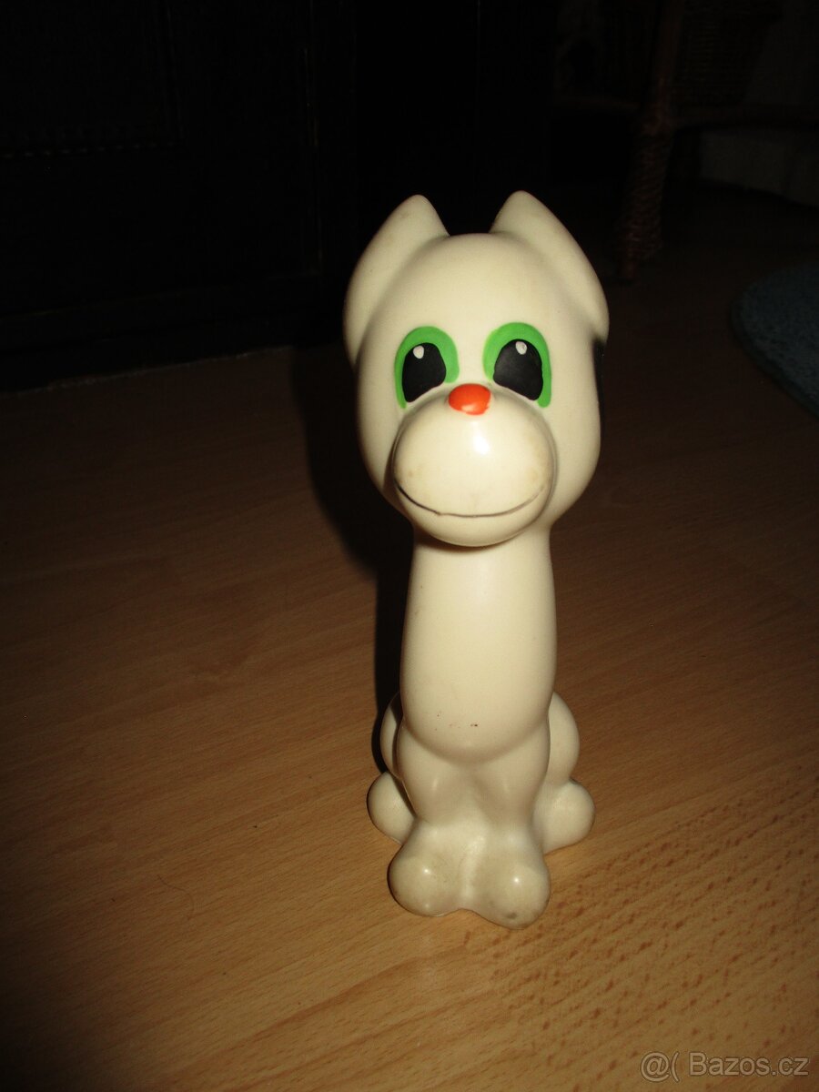 retro gumové pískací hračky