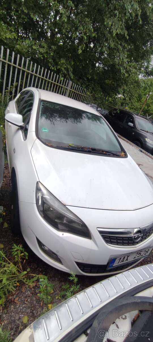 Opel Astra J 1.3 cdti rok 2012 náhradní dily