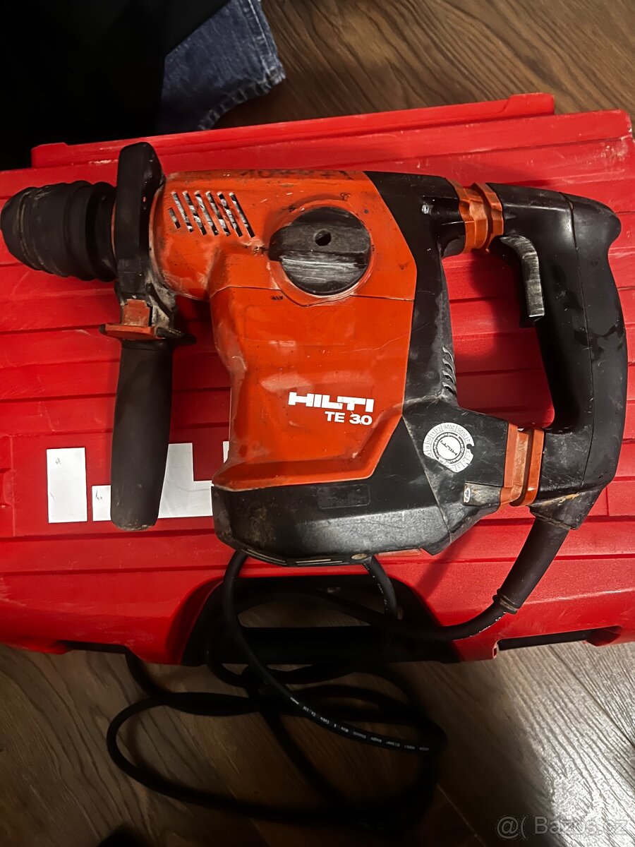 Hilti te 30 AVR  KOMBINOVANÉ KLADIVO