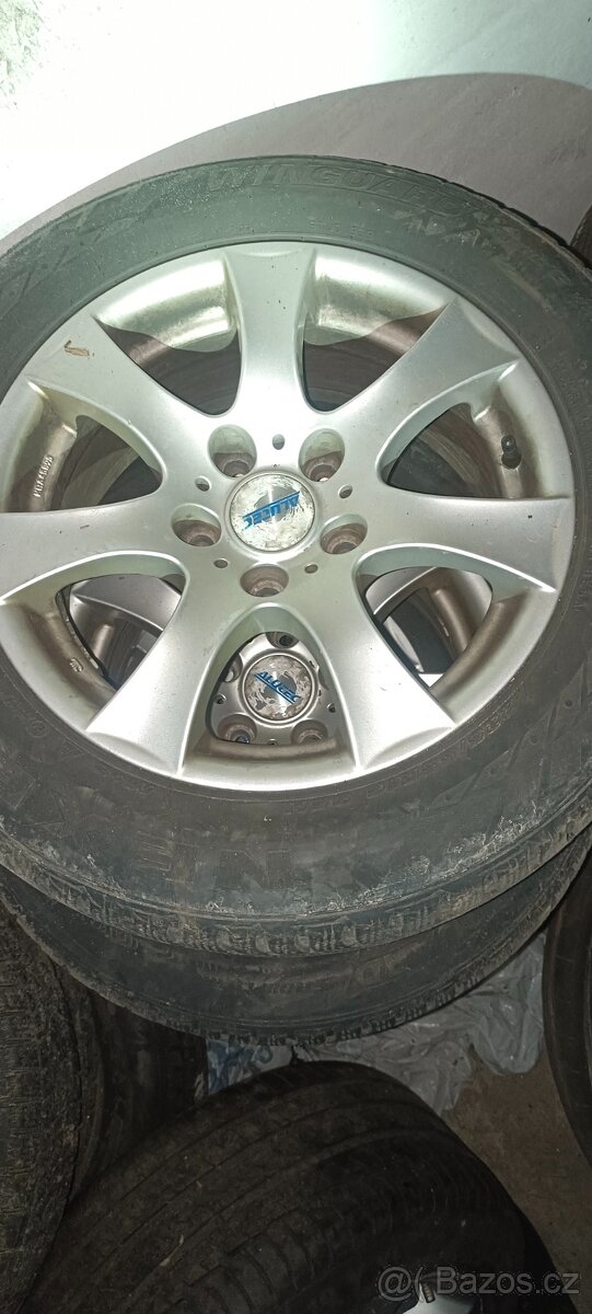 Zimni sada kol s pneu na BMW E60 E61 zadokolka 225/55 R16