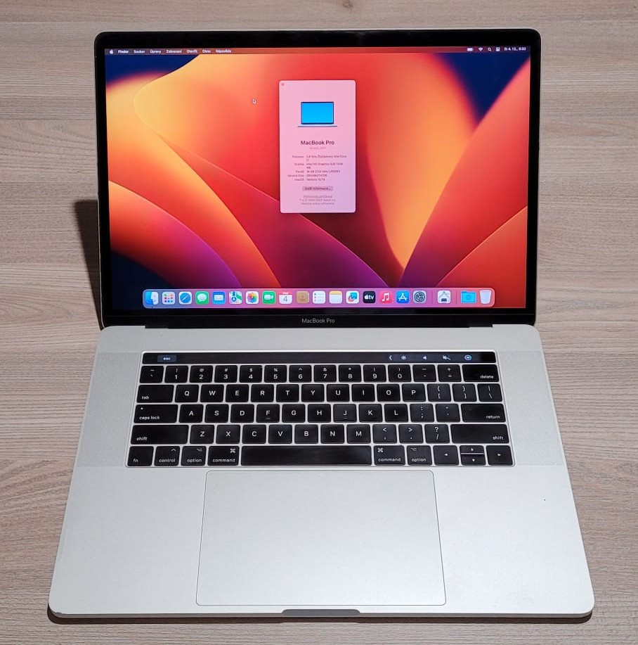 MacBook Pro 15"/Touch Bar/i7 3,8 GHz/16GB/512GB/R555 2GB