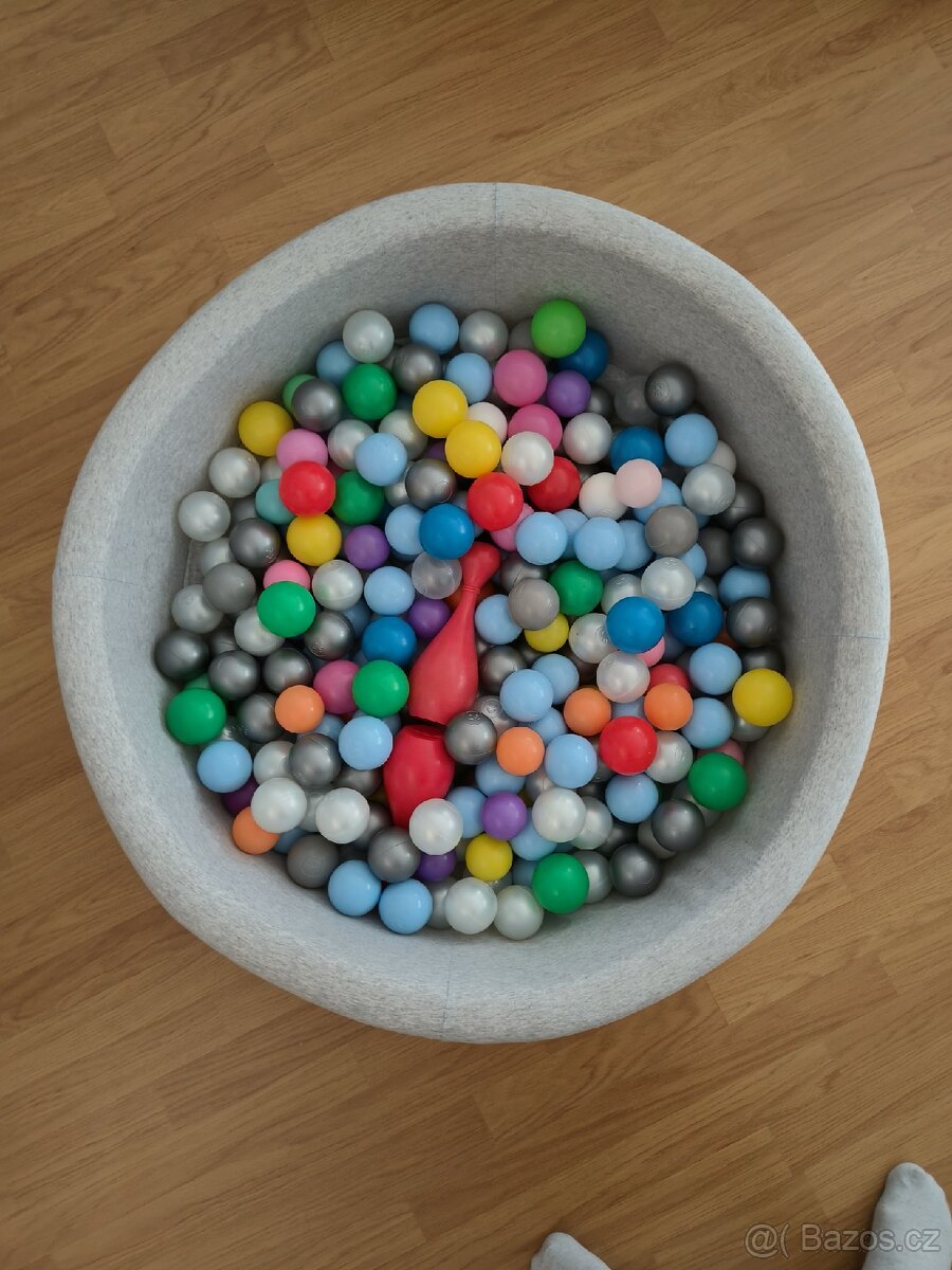 Dětský bazén s balónky