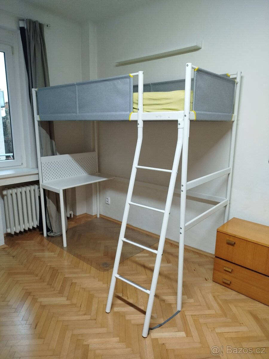 Vyvýšená postel se stolkem IKEA VITVAL