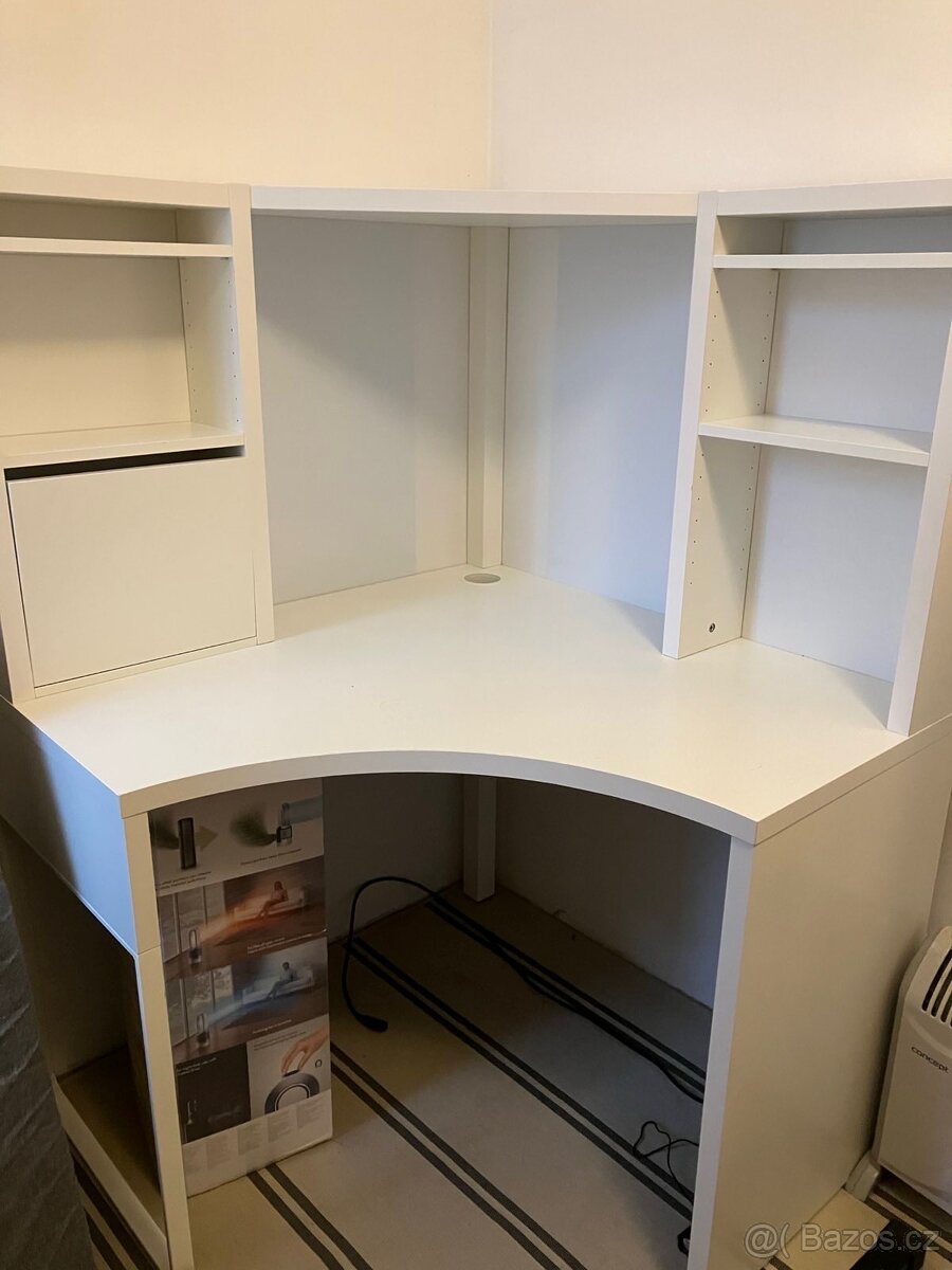 Corner workstation from IKEA (Micke) for sale
