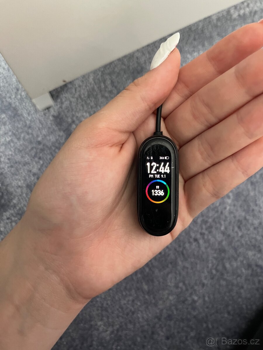 MiBand 4 hodinky