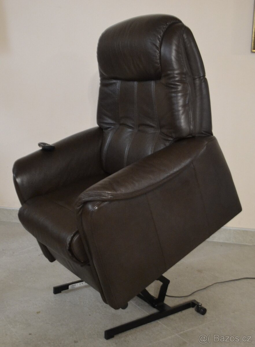 Kožené, elektricky polohovací křeslo HUKLA. TOP
