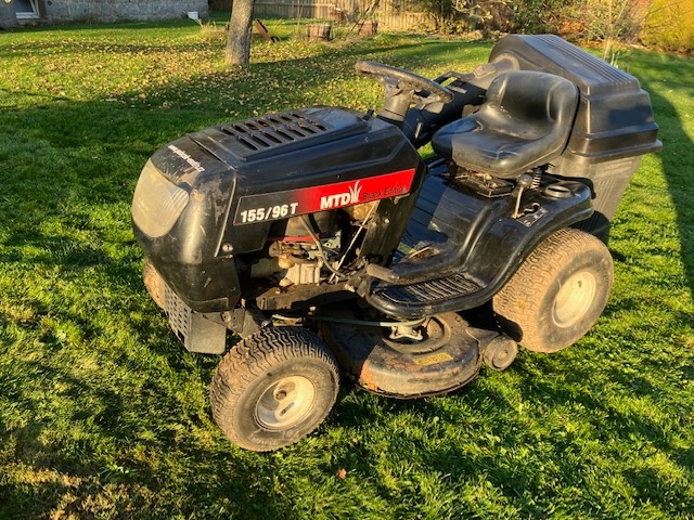 zahradní traktor MTD 155/96T