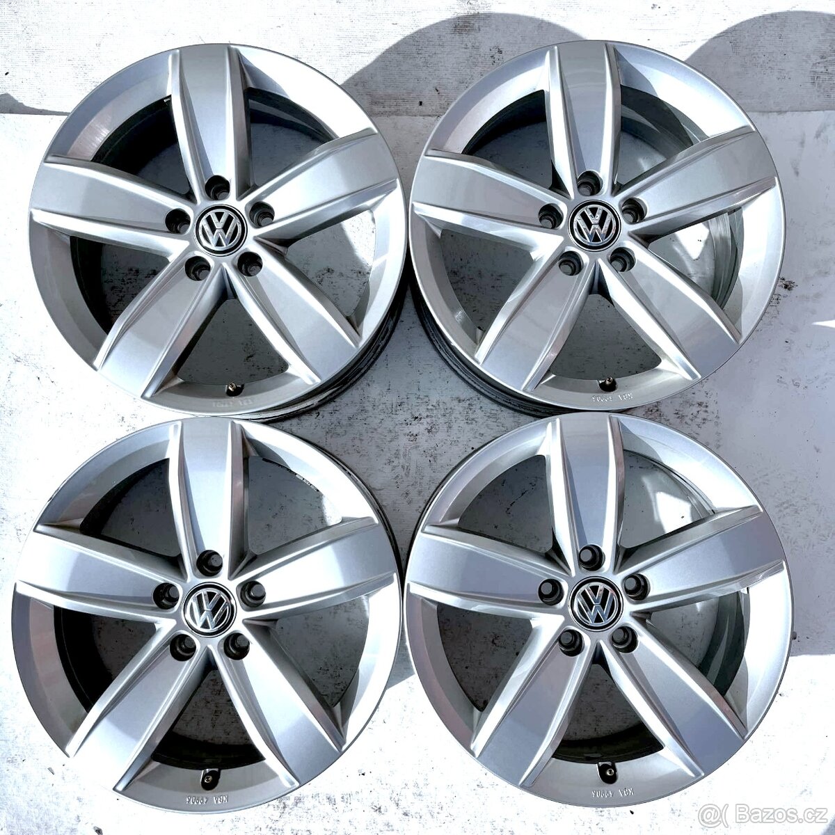 ORIGINÁLNÍ ALU VW PASSAT TIGUAN GOLF SCIROCCO TOURAN 17"