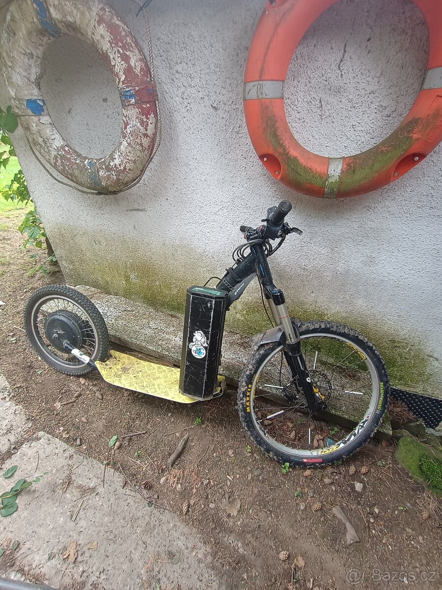 Sjezdová elektrokoběžka 2kW