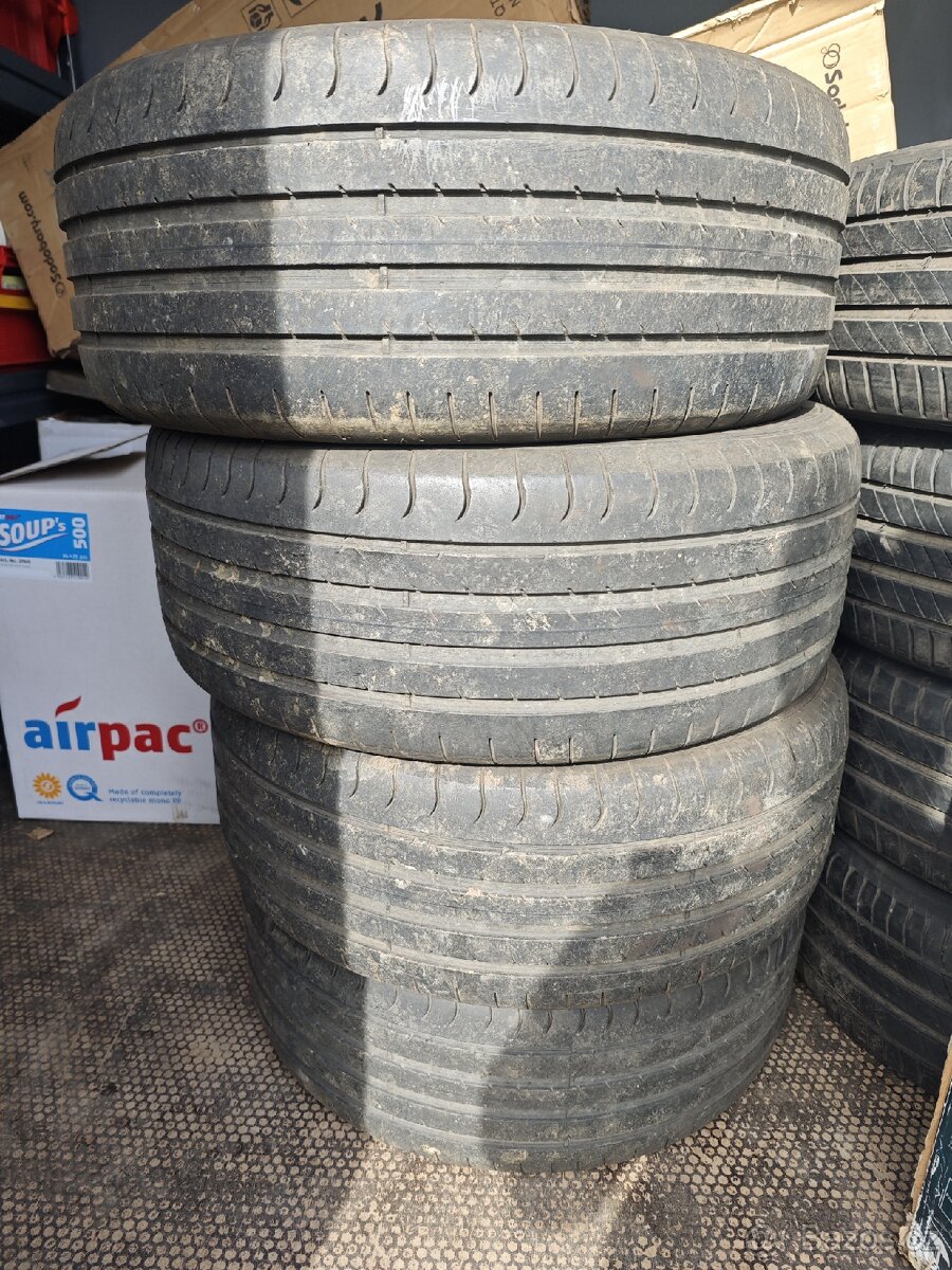 225/45 r17