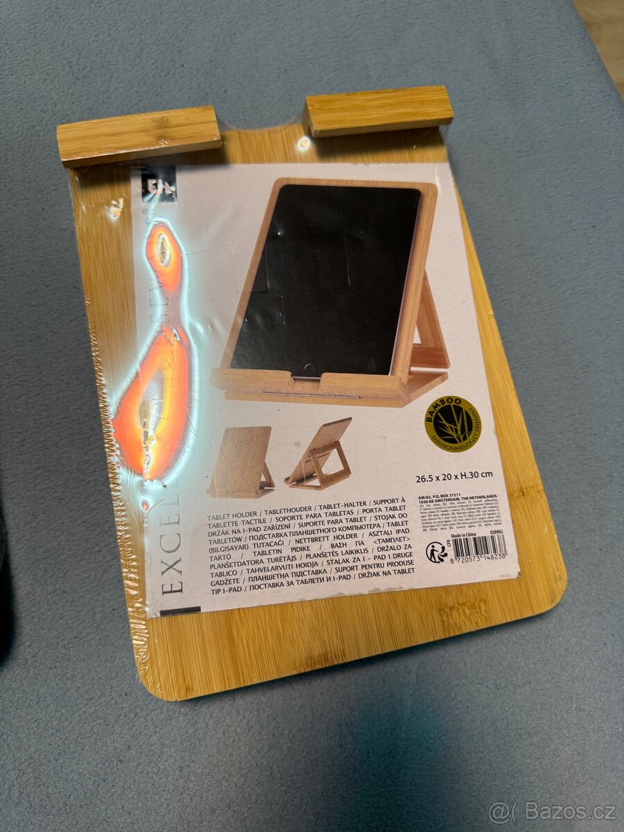 Dřevěný stojan na tablet 26,5x20x H 30 cm