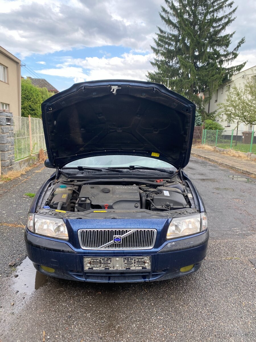 Bourané Volvo S80 2.5 TDI (D5252T), motor v dobrém stavu