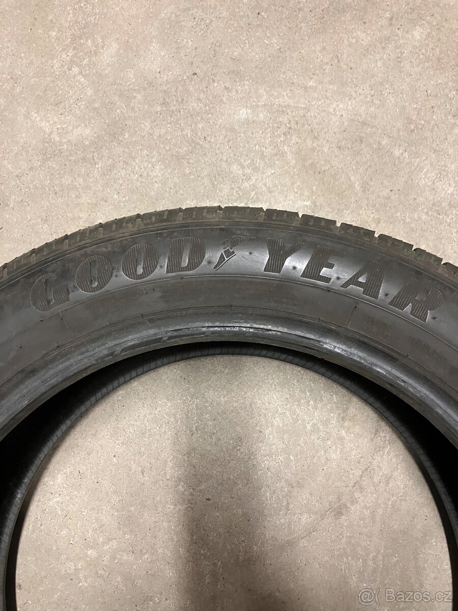Letní pneu GoodYear Efficient Grip 225/55R19 99V