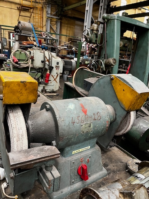 Dvoukotoučová bruska stolní