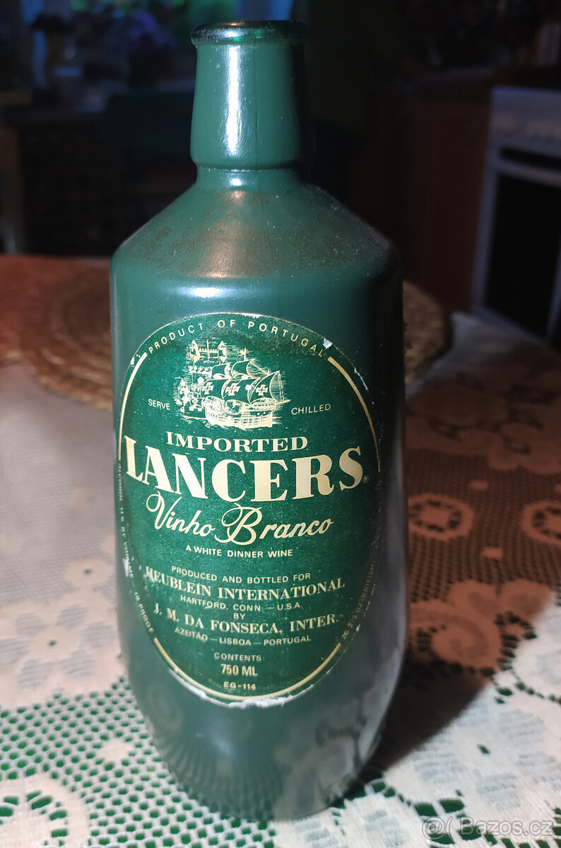 stará lahev od alkoholu