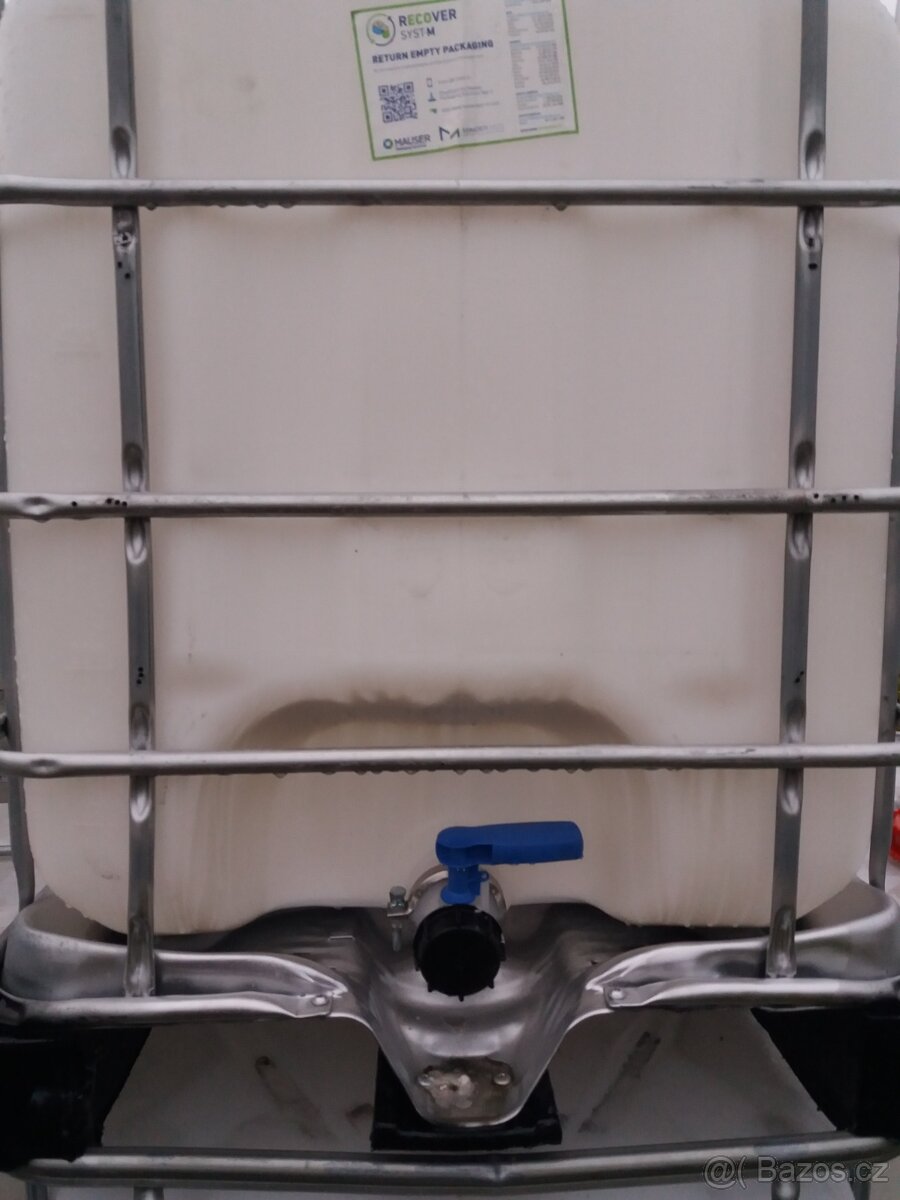 700 litrová IBC nádrž