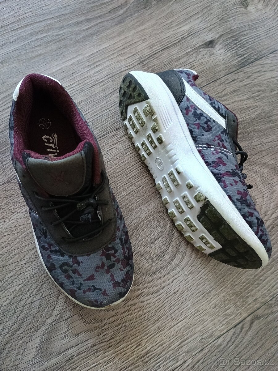 Prodám dětské boty vel.33