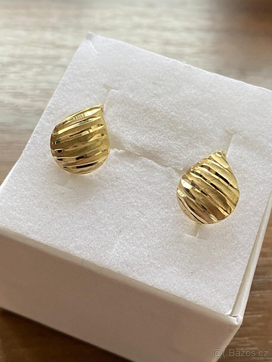 Zlaté náušnice