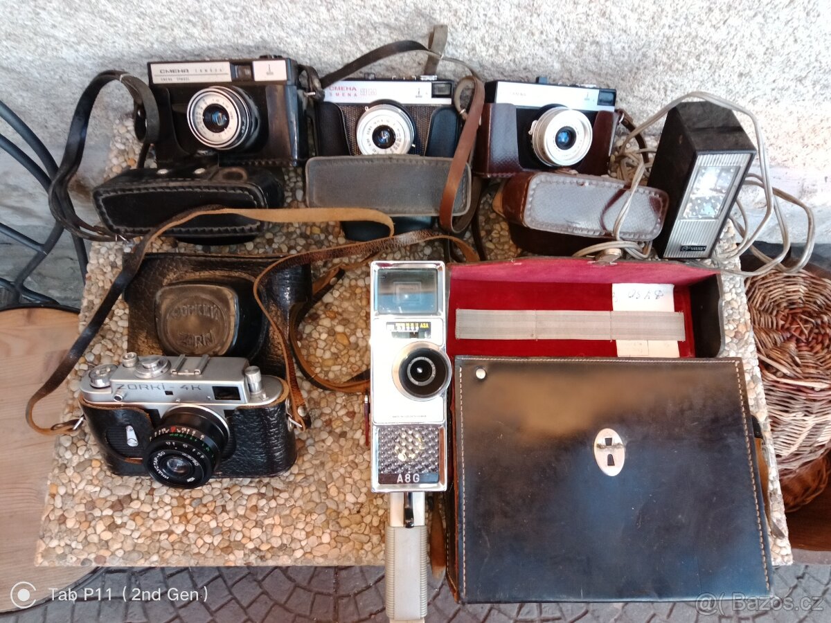 Staré fotoaparáty a kamera