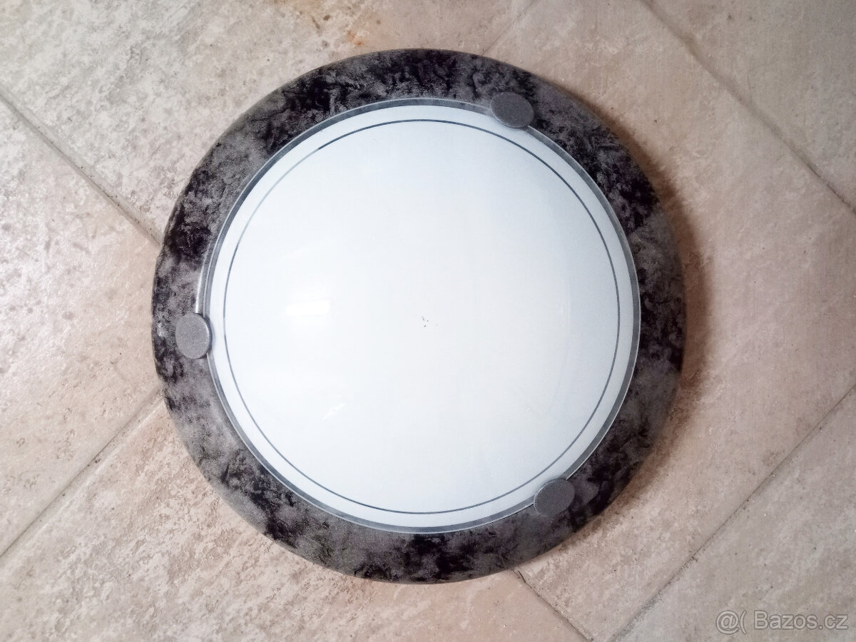 Mramorované nástěnné svítidlo