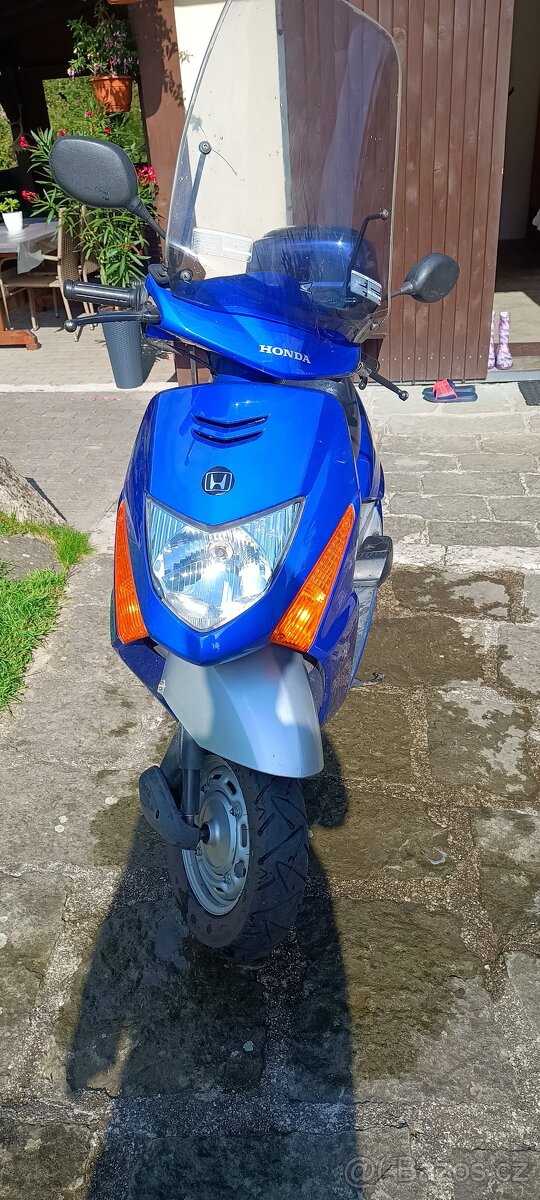 Honda SCV 100 Lead
