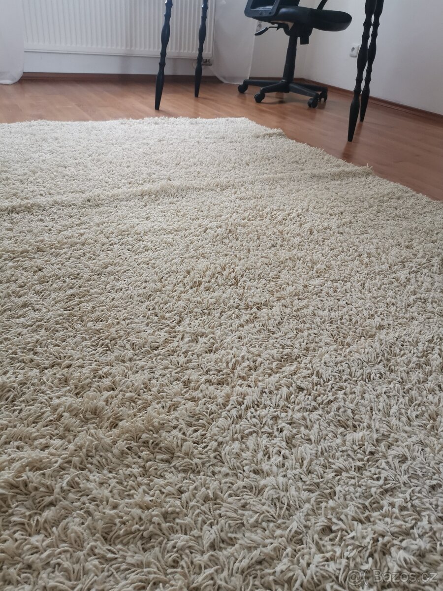Koberec 160 x 230 s delším vlasem