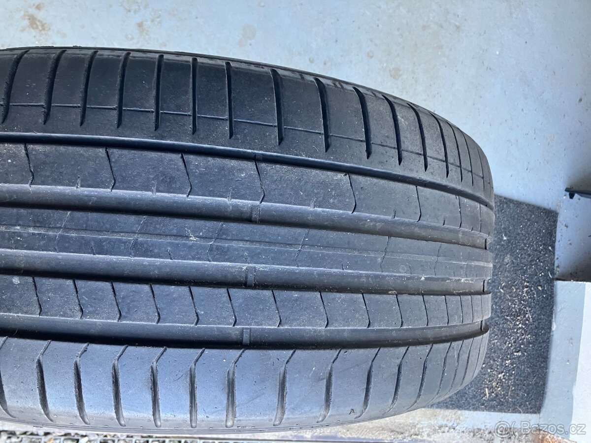 Prodám 275/35R22