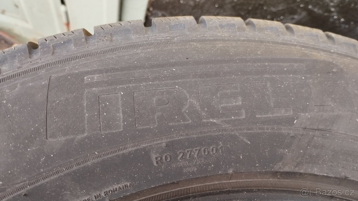 Zimní pneu 215/65R16