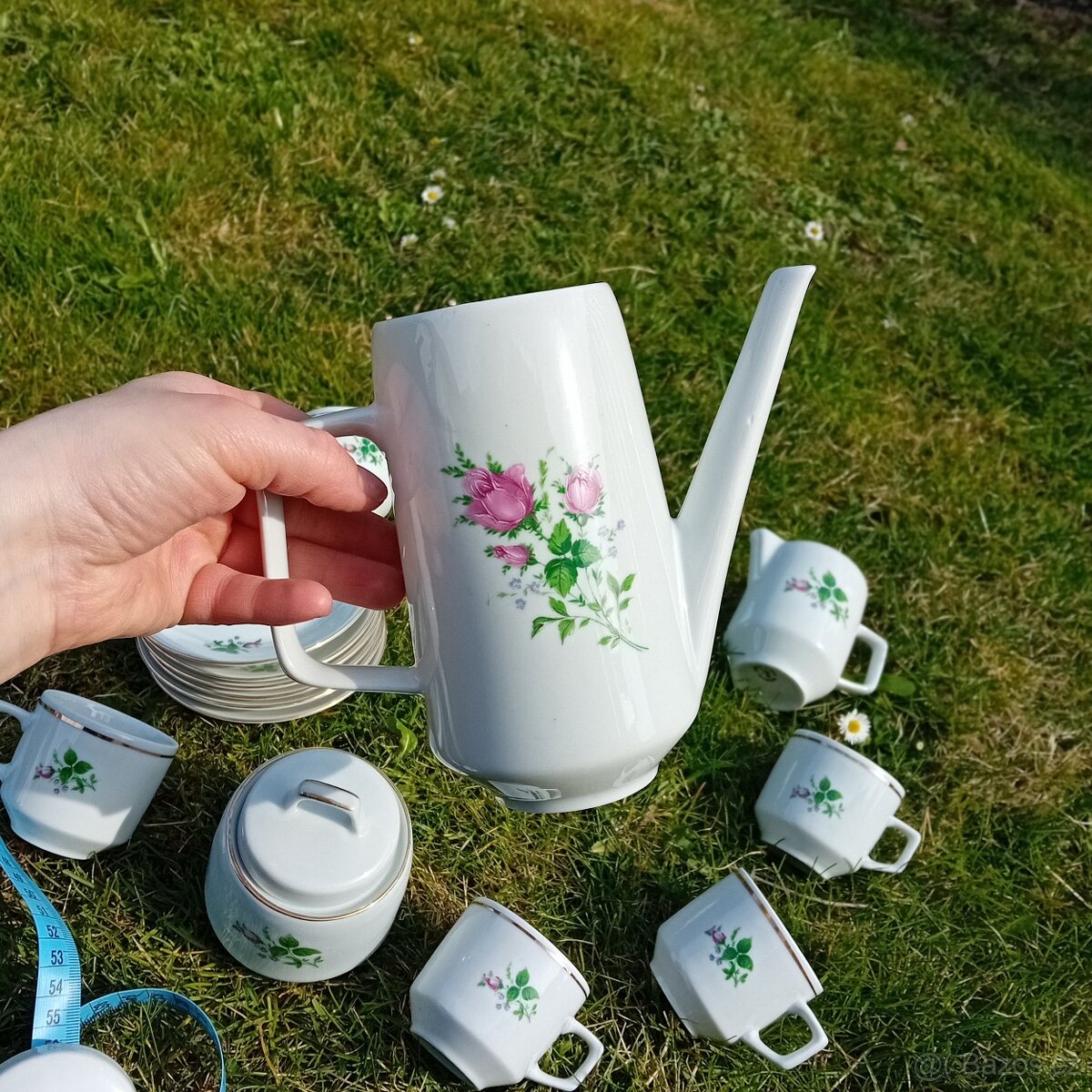 Kompletní sada keramiky.