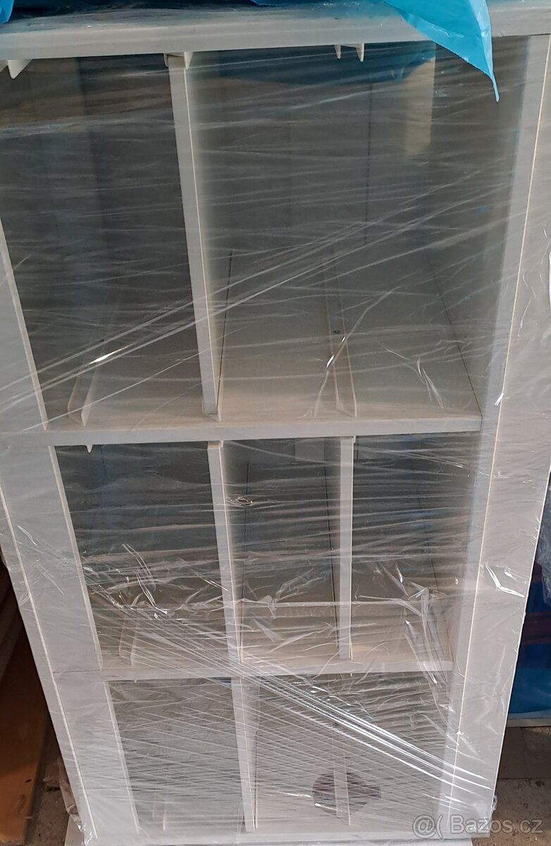 Ikea knihovna