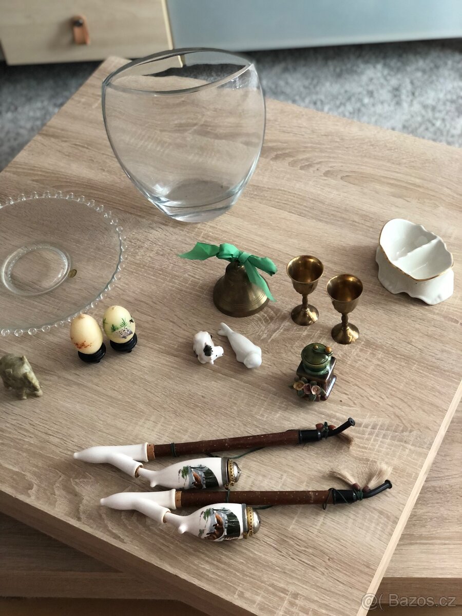 zůzné sklo, porcelán, mosaz
