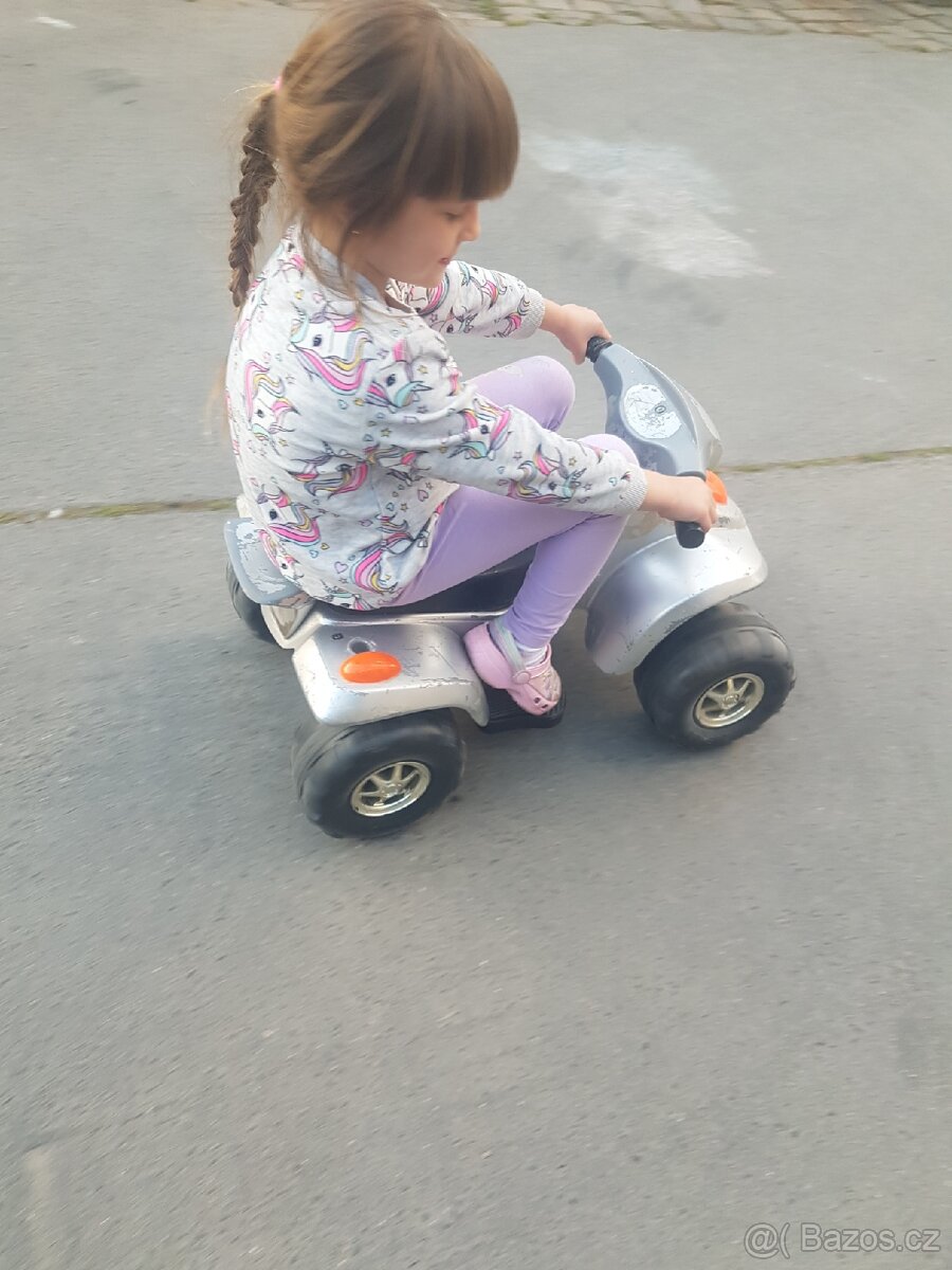 Dětské elektrické autíčko