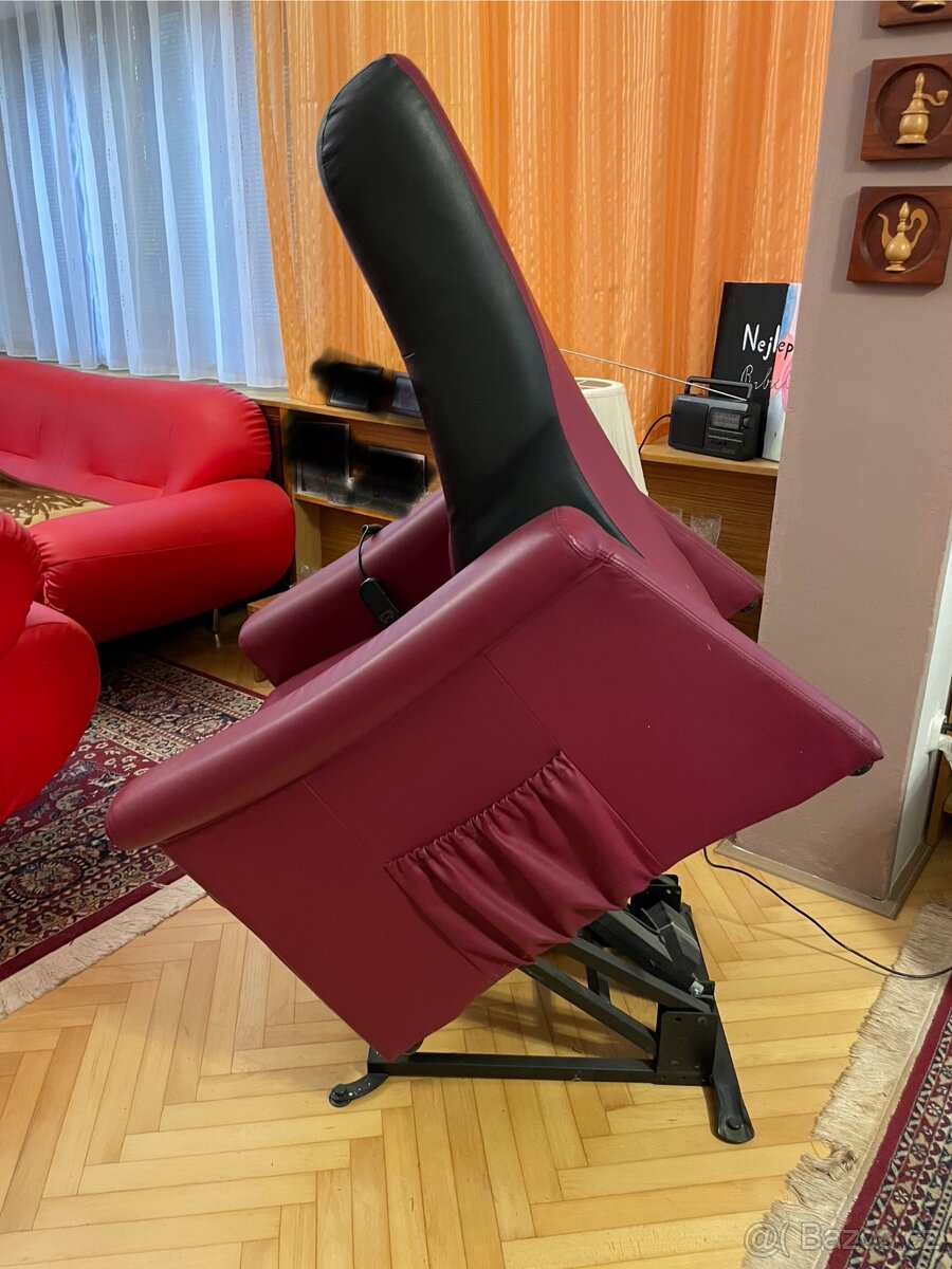 Zdravotní polohovací křeslo