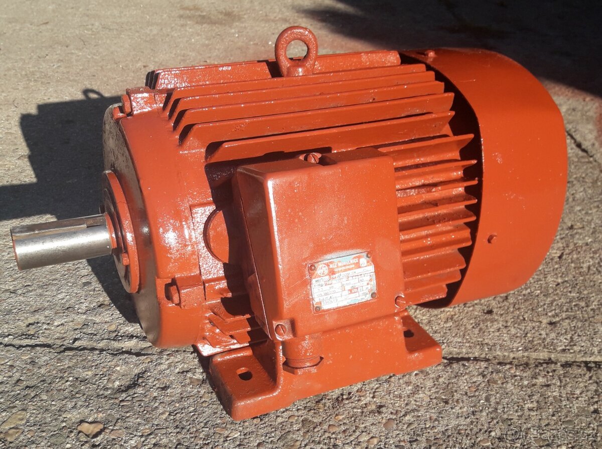 TŘÍFÁZOVÝ MOTOR 5,5kW