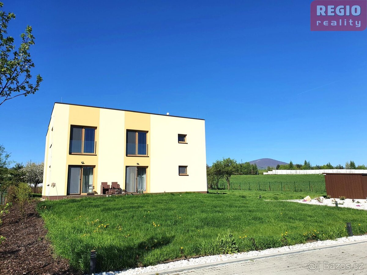 Pronájem bytové jednotky 2+kk, 57,5 m2 v rodinném domě v Náv