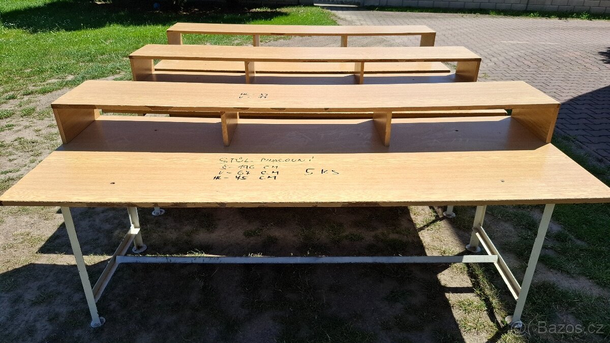 Pracovní stůl