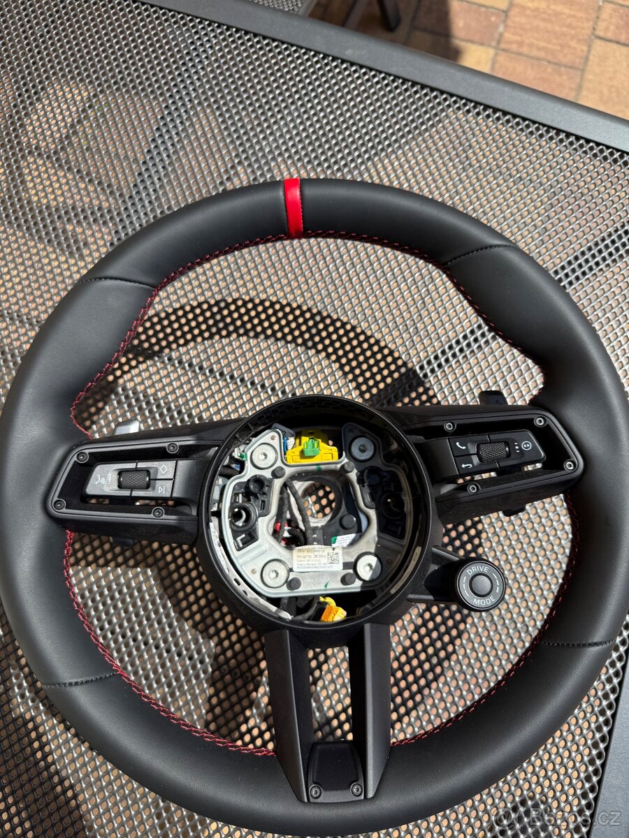 Porsche 911 model 992 - volant