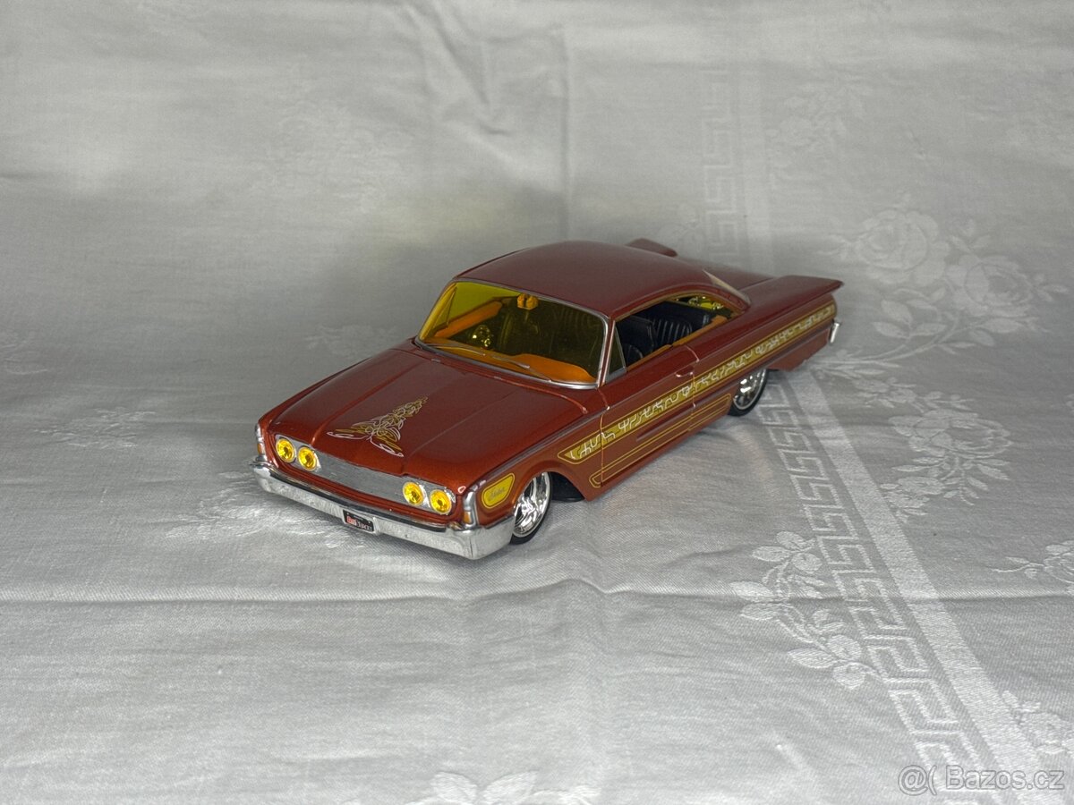 1960 Ford Starliner (kovový, sběratelský)