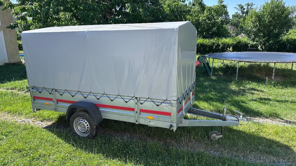 Téměř nový přívěsný vozík, 3 x 1,5 m
