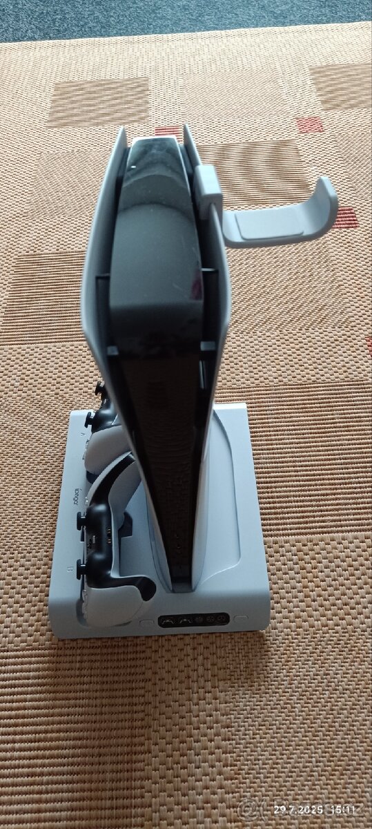 Prodám PS 5 digitál.