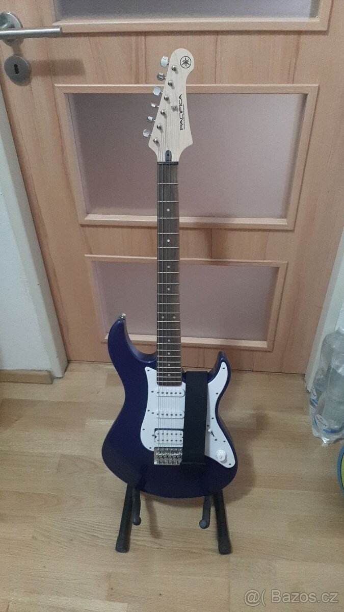 Yamaha Pacifica 012