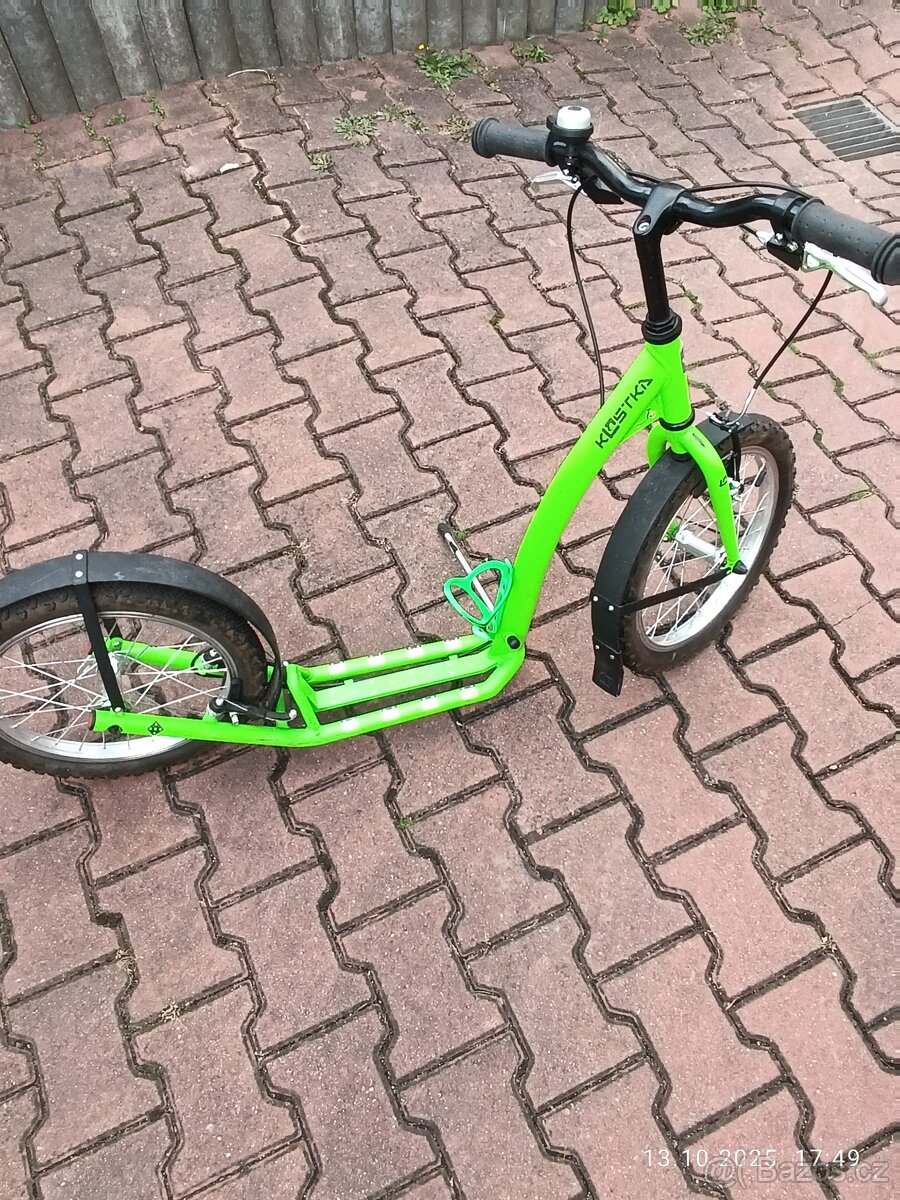 koloběžka Kostka