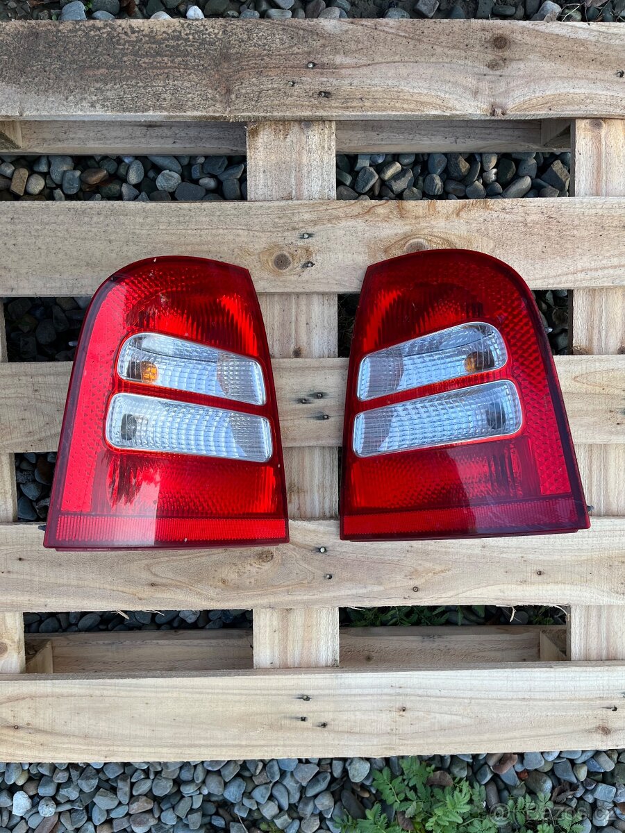 Octavia 1 facelift zadní světla