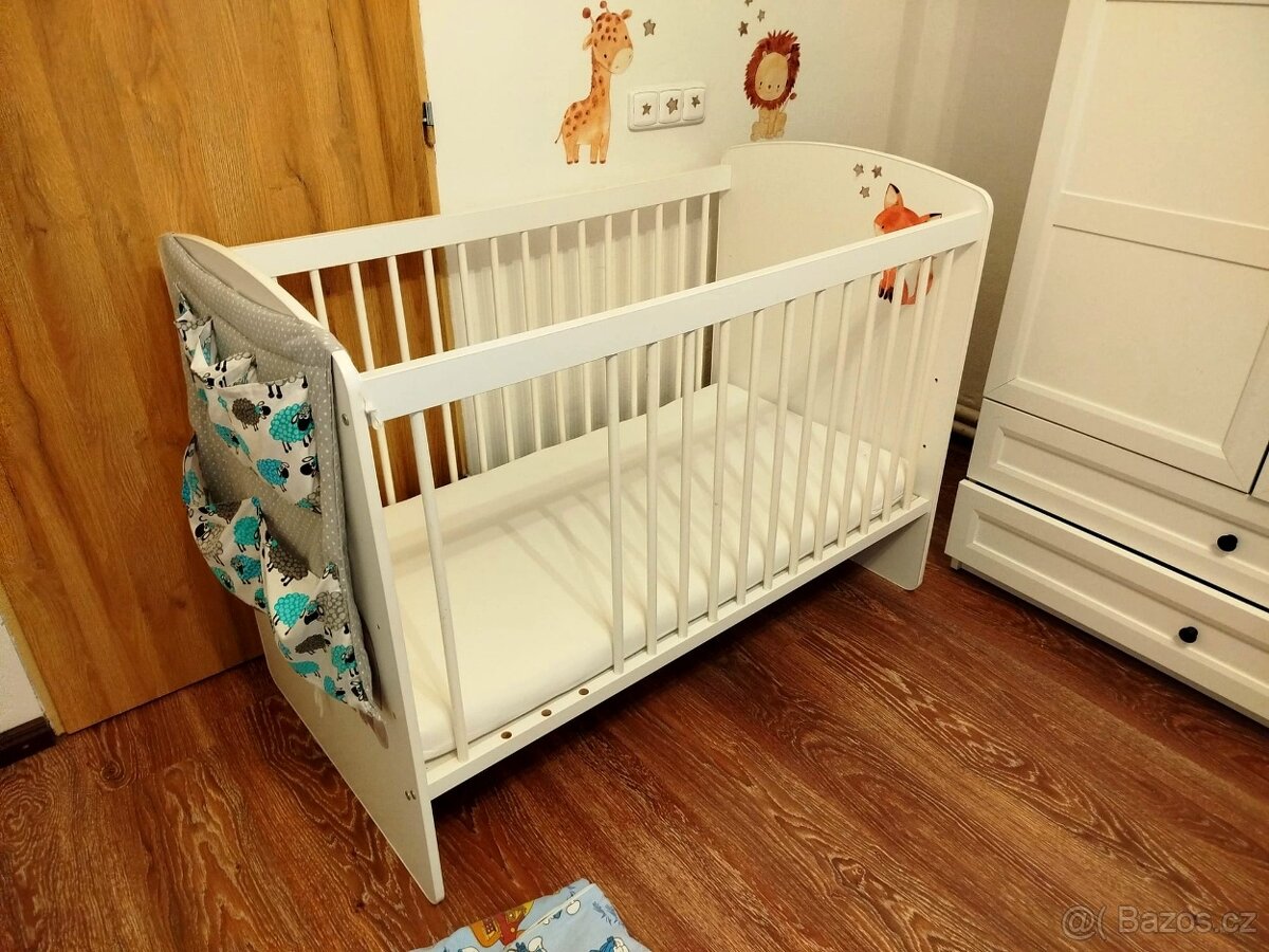 Dětská postýlka bílá rostoucí 68x123 cm