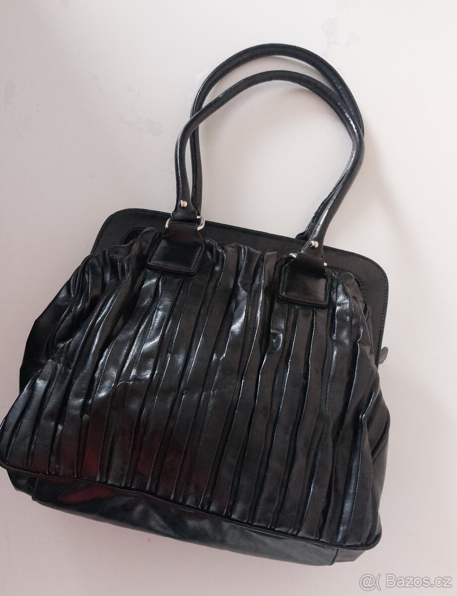 Elegantní kabelka Reserved střední velikosti